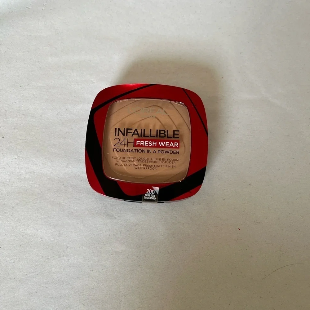 L'Oreal Infallible 24H Fresh Wear Foundation in a Powder - Red and Black 200